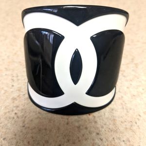 CHANEL resin cuff interlocking Cs bracelet
